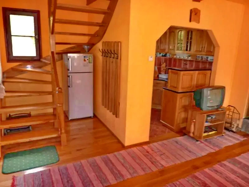 Izvoare Cazare | Cabană (K0404-4) Imaginea poate fi supusă drepturilor de autor. Se recomandă contactarea titularului drepturilor.