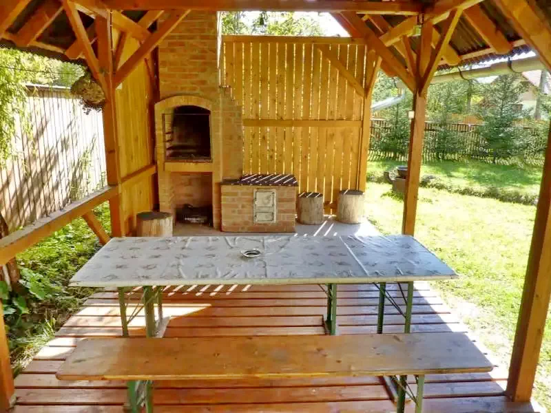Izvoare Cazare | Cabană (K0404-7) Imaginea poate fi supusă drepturilor de autor. Se recomandă contactarea titularului drepturilor.