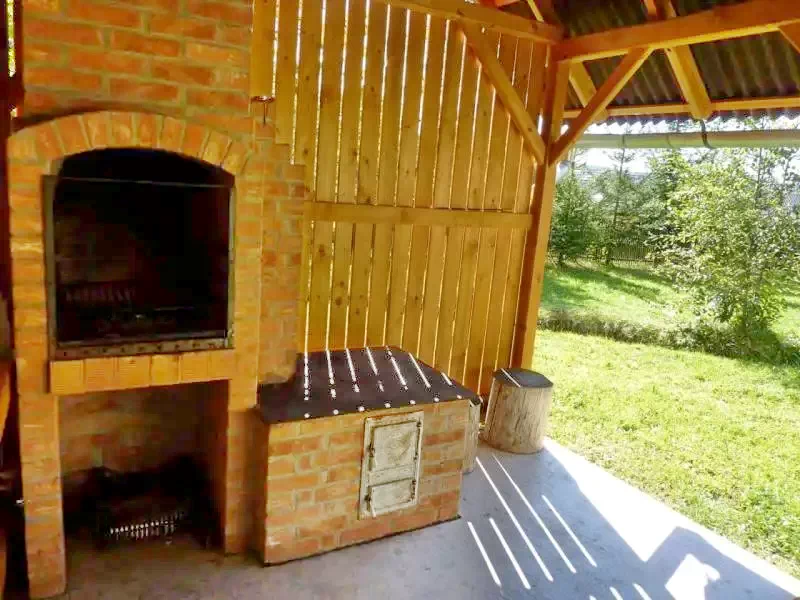 Izvoare Cazare | Cabană (K0404-13) Imaginea poate fi supusă drepturilor de autor. Se recomandă contactarea titularului drepturilor.
