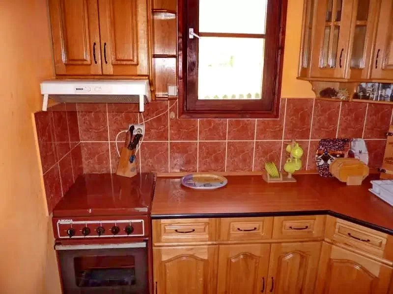Izvoare Cazare | Cabană (K0404-18) Imaginea poate fi supusă drepturilor de autor. Se recomandă contactarea titularului drepturilor.