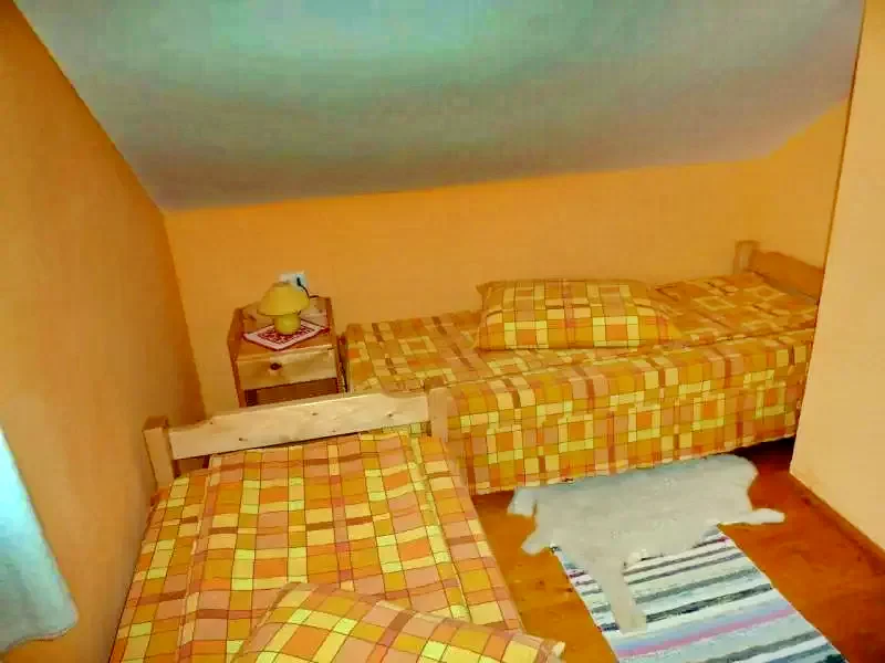 Izvoare Cazare | Cabană (K0404-24) Imaginea poate fi supusă drepturilor de autor. Se recomandă contactarea titularului drepturilor.