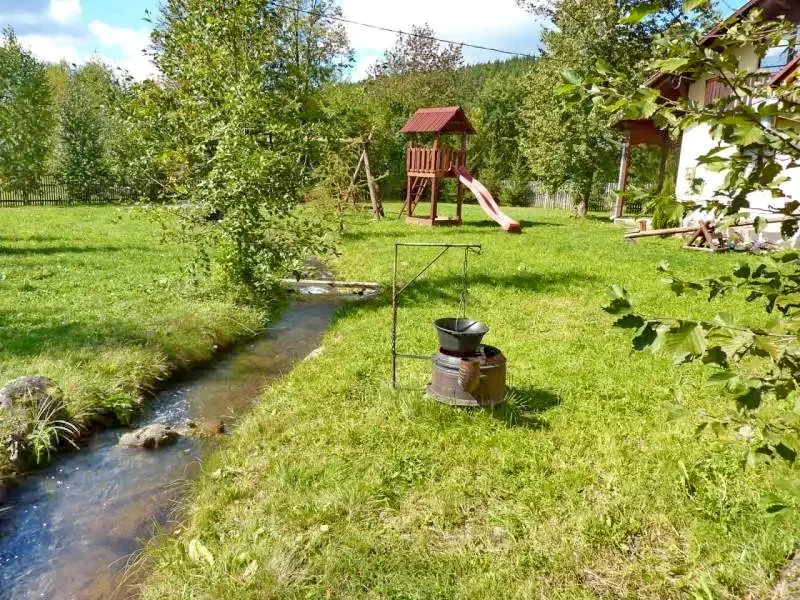 Izvoare Cazare | Cabană (K0404-28) Imaginea poate fi supusă drepturilor de autor. Se recomandă contactarea titularului drepturilor.