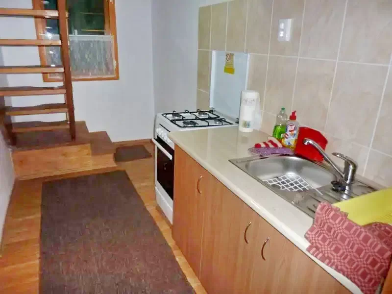 Izvoare Cazare | Cabană (K0519-14) Imaginea poate fi supusă drepturilor de autor. Se recomandă contactarea titularului drepturilor.