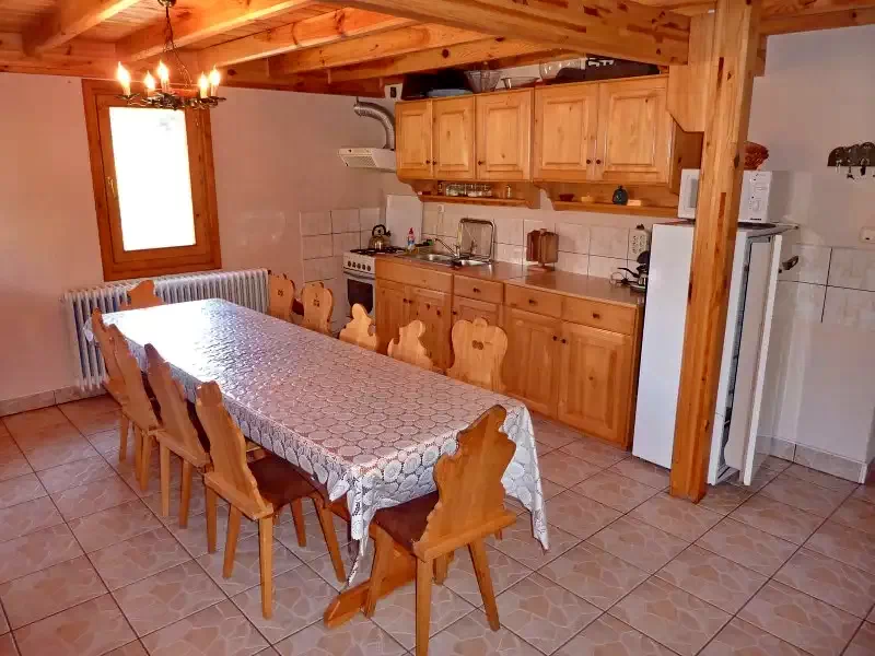Izvoare Cazare | Cabană (K0723-3) Imaginea poate fi supusă drepturilor de autor. Se recomandă contactarea titularului drepturilor.