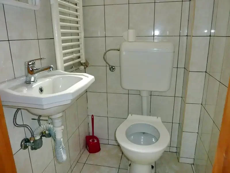Izvoare Cazare | Cabană (K0723-9) Imaginea poate fi supusă drepturilor de autor. Se recomandă contactarea titularului drepturilor.