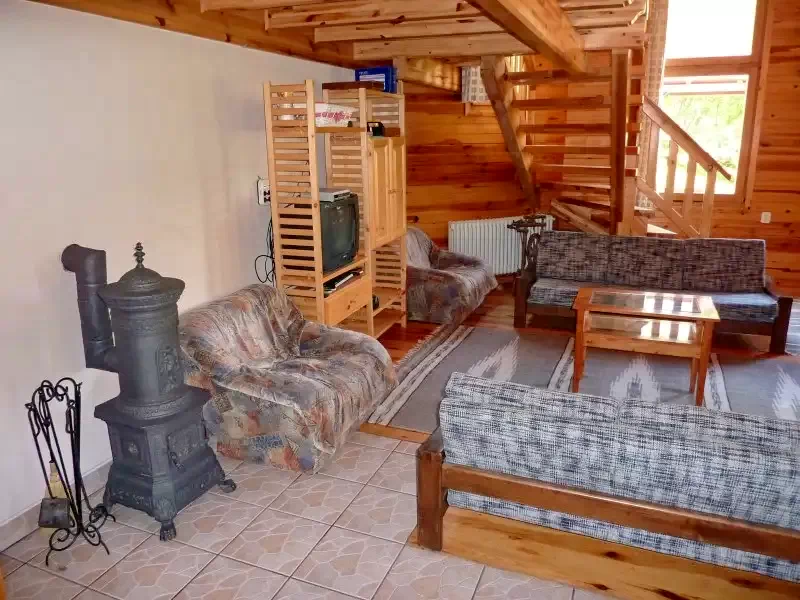 Izvoare Cazare | Cabană (K0723-27) Imaginea poate fi supusă drepturilor de autor. Se recomandă contactarea titularului drepturilor.