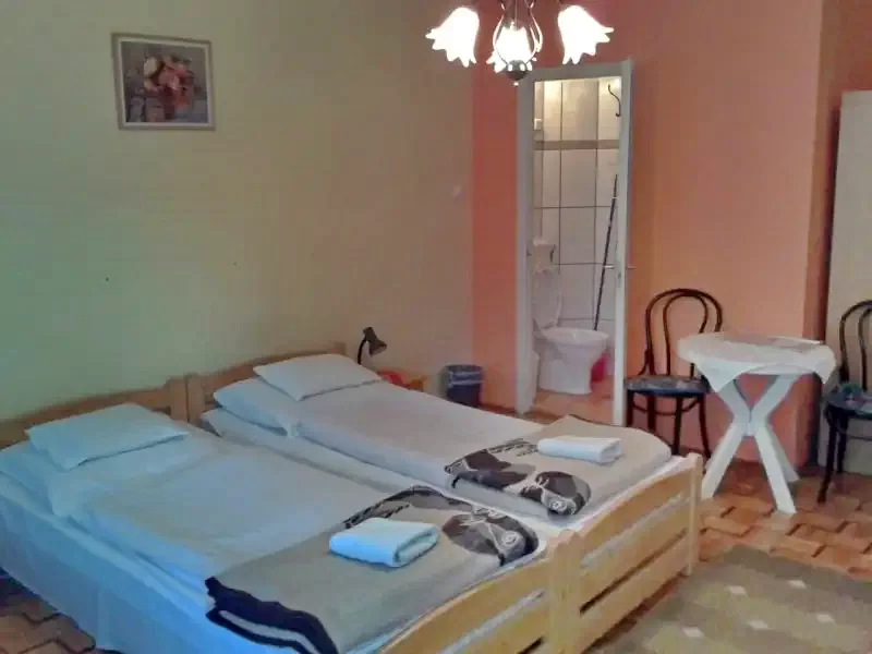  Cazare | Cabană (K0201-4) Imaginea poate fi supusă drepturilor de autor. Se recomandă contactarea titularului drepturilor.
