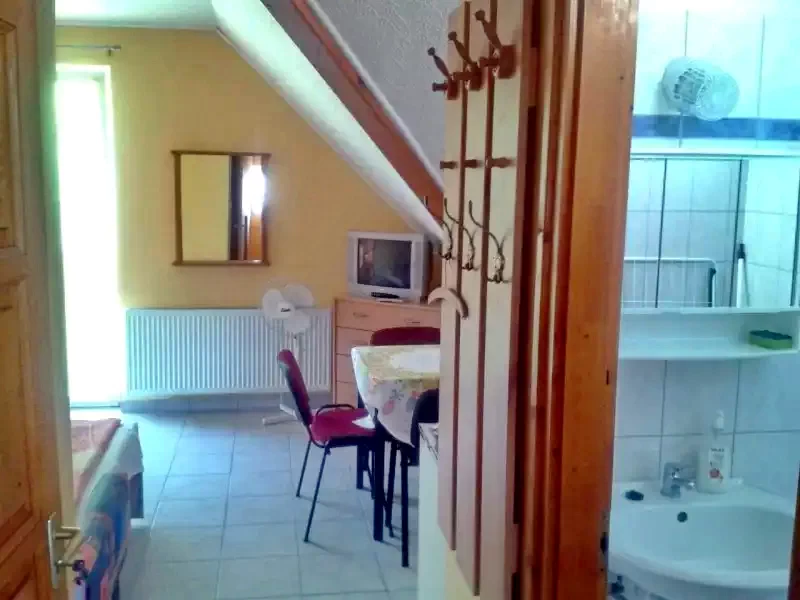  Cazare | Cabană (K0201-5) Imaginea poate fi supusă drepturilor de autor. Se recomandă contactarea titularului drepturilor.