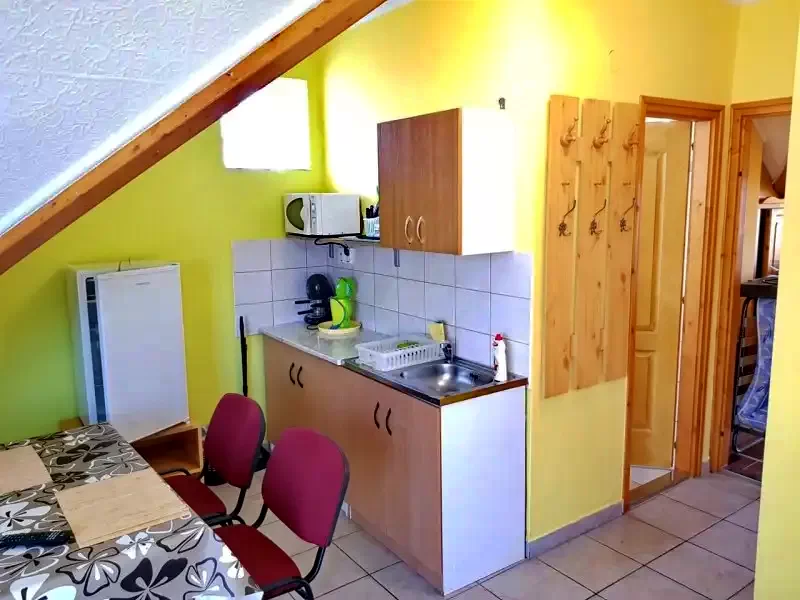  Cazare | Cabană (K0201-13) Imaginea poate fi supusă drepturilor de autor. Se recomandă contactarea titularului drepturilor.