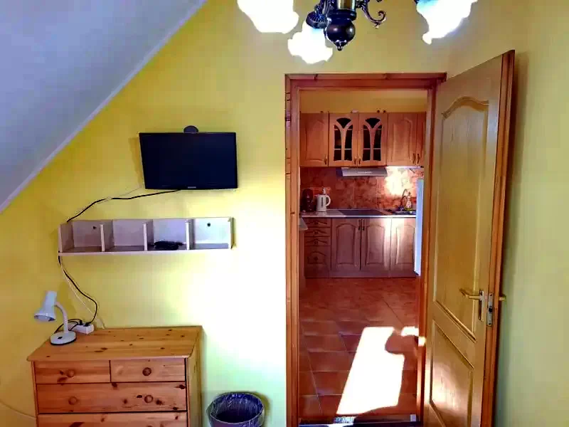  Cazare | Cabană (K0201-15) Imaginea poate fi supusă drepturilor de autor. Se recomandă contactarea titularului drepturilor.