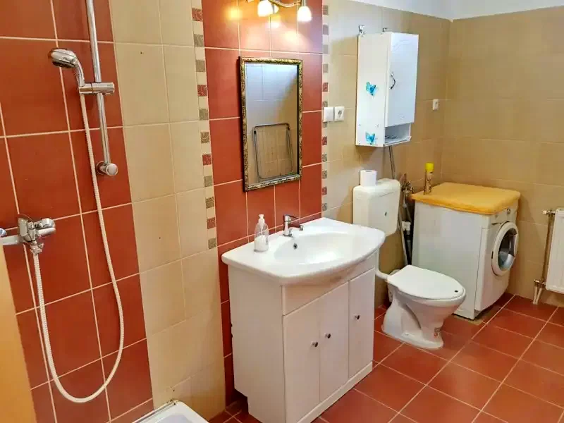  Cazare | Cabană (K0201-17) Imaginea poate fi supusă drepturilor de autor. Se recomandă contactarea titularului drepturilor.