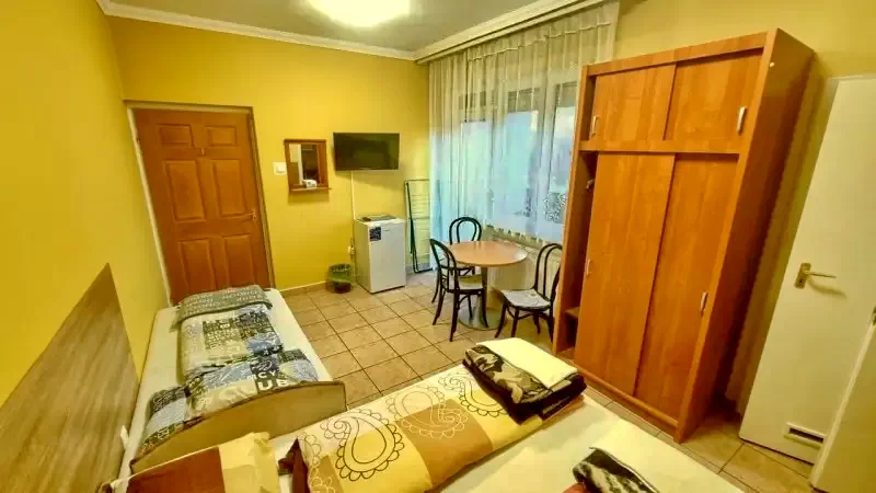  Cazare | Cabană (K0201-20) Imaginea poate fi supusă drepturilor de autor. Se recomandă contactarea titularului drepturilor.