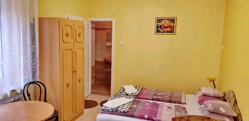  Cazare | Cabană (K0201-28) Imaginea poate fi supusă drepturilor de autor. Se recomandă contactarea titularului drepturilor.