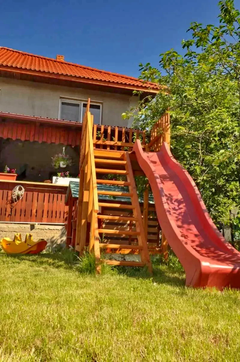 Coltău Cazare | Pensiune (K1004-13) Imaginea poate fi supusă drepturilor de autor. Se recomandă contactarea titularului drepturilor.