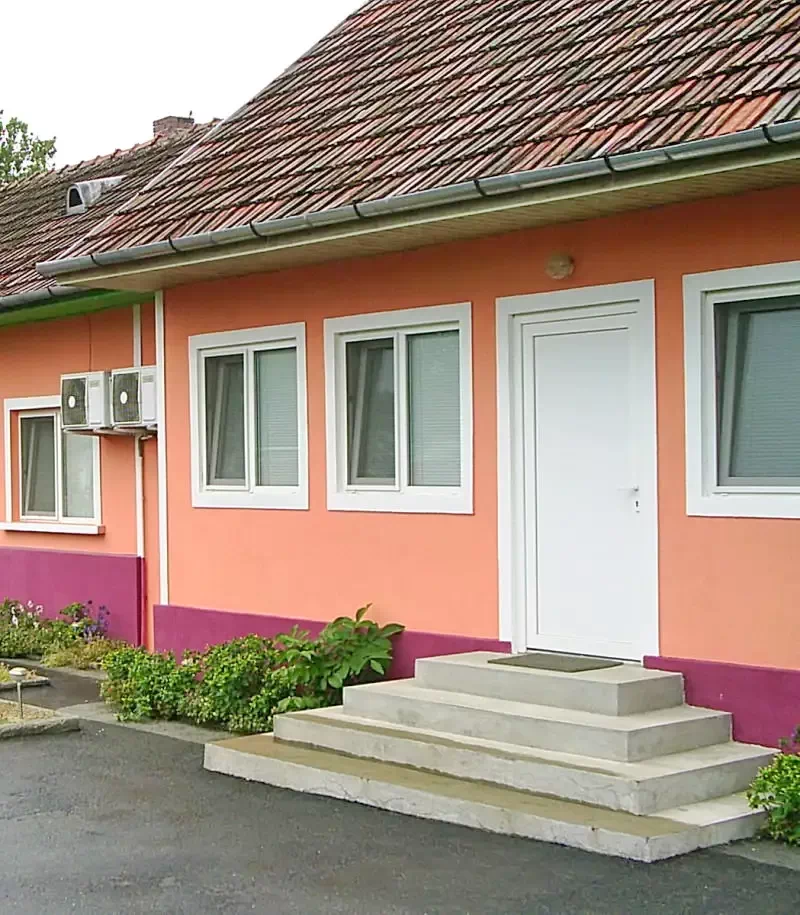 Beiuș Cazare | Motel (K0122-12) Imaginea poate fi supusă drepturilor de autor. Se recomandă contactarea titularului drepturilor.