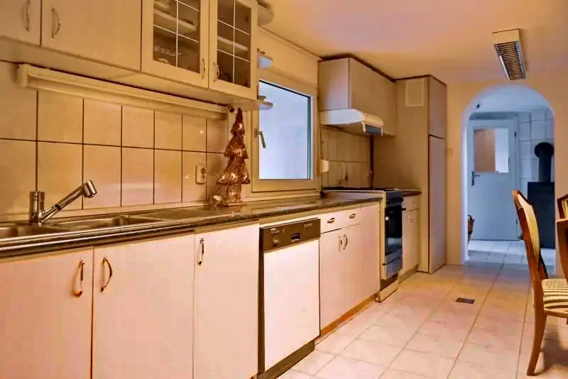 Izvoare Cazare | Cabană (K1252-5) Imaginea poate fi supusă drepturilor de autor. Se recomandă contactarea titularului drepturilor.
