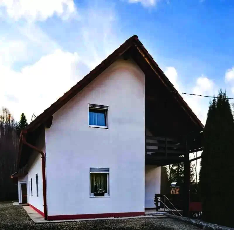 Izvoare Cazare | Cabană (K1252-13) Imaginea poate fi supusă drepturilor de autor. Se recomandă contactarea titularului drepturilor.