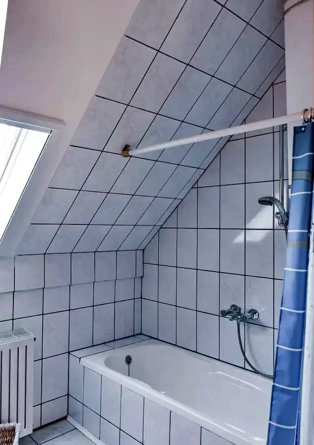 Izvoare Cazare | Cabană (K1252-17) Imaginea poate fi supusă drepturilor de autor. Se recomandă contactarea titularului drepturilor.