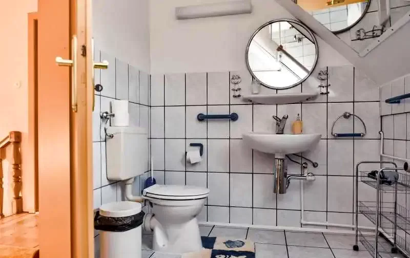 Izvoare Cazare | Cabană (K1252-21) Imaginea poate fi supusă drepturilor de autor. Se recomandă contactarea titularului drepturilor.