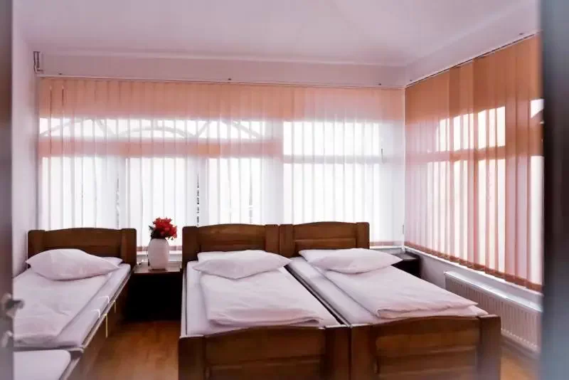 Izvoare Cazare | Cabană (K1252-22) Imaginea poate fi supusă drepturilor de autor. Se recomandă contactarea titularului drepturilor.