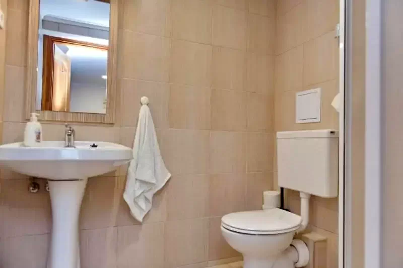 Ionești Cazare | Hotel**** (K1349-2) Imaginea poate fi supusă drepturilor de autor. Se recomandă contactarea titularului drepturilor.