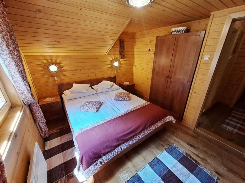 Barajul Zetea Cazare | Cabană (K1568-12) Imaginea poate fi supusă drepturilor de autor. Se recomandă contactarea titularului drepturilor.