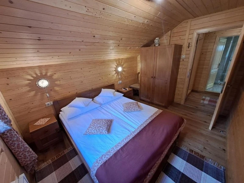 Barajul Zetea Cazare | Cabană (K1568-13) Imaginea poate fi supusă drepturilor de autor. Se recomandă contactarea titularului drepturilor.