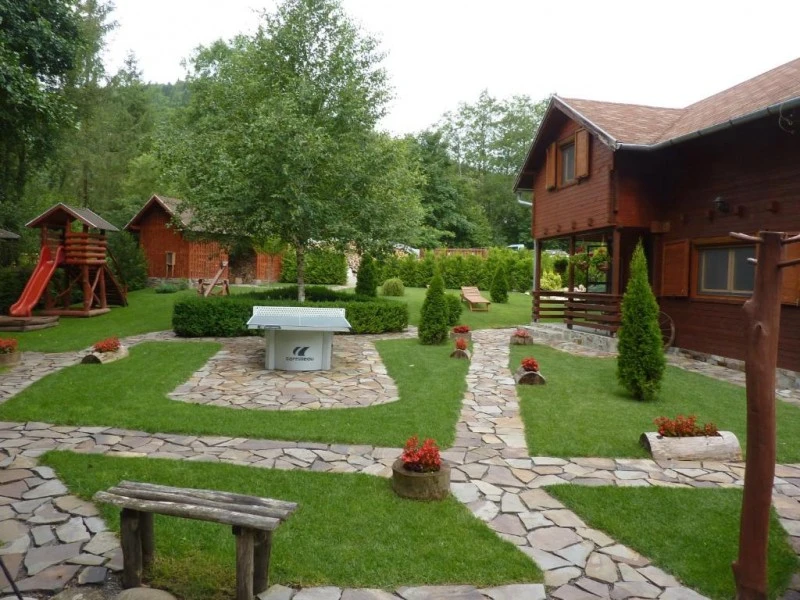 Barajul Zetea Cazare | Cabană (K1568-15) Imaginea poate fi supusă drepturilor de autor. Se recomandă contactarea titularului drepturilor.