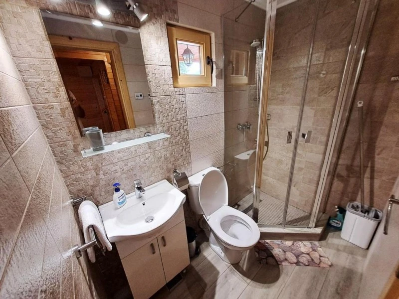Barajul Zetea Cazare | Cabană (K1568-32) Imaginea poate fi supusă drepturilor de autor. Se recomandă contactarea titularului drepturilor.