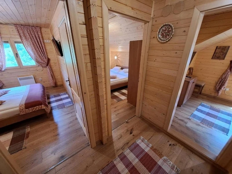 Barajul Zetea Cazare | Cabană (K1568-33) Imaginea poate fi supusă drepturilor de autor. Se recomandă contactarea titularului drepturilor.