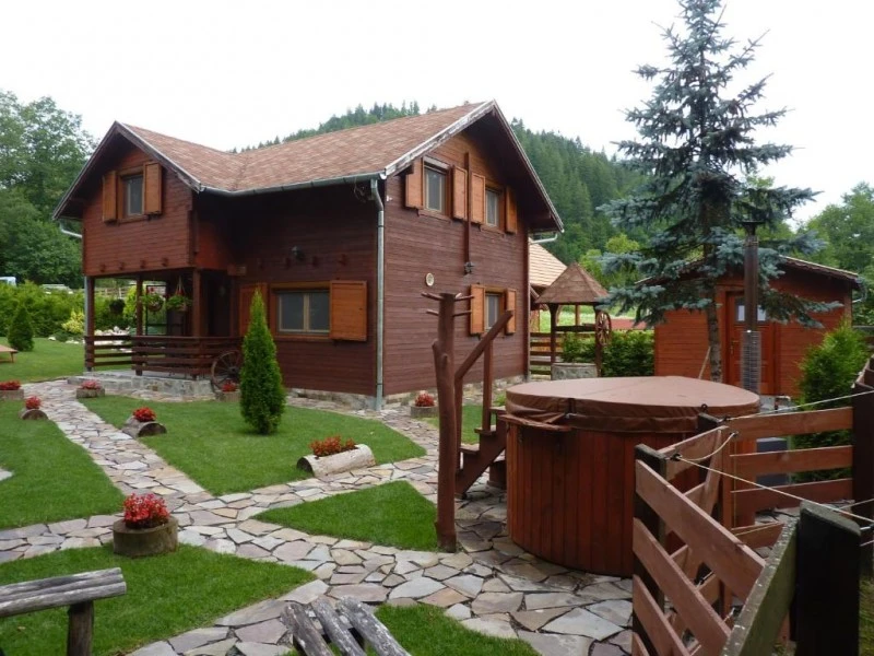 Barajul Zetea Cazare | Cabană (K1568-38) Imaginea poate fi supusă drepturilor de autor. Se recomandă contactarea titularului drepturilor.