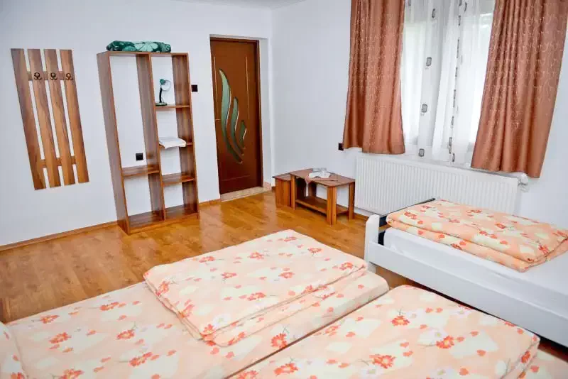 Corund Cazare | Casă de oaspeți (K0033-27) Imaginea poate fi supusă drepturilor de autor. Se recomandă contactarea titularului drepturilor.
