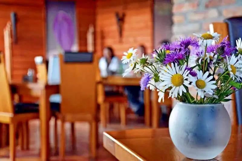 Madarasi Hargita Szállás | Motel (K0067-11) A kép szerzői jogvédelem alatt állhat. Javasolt a kapcsolatfelvétel a jog tulajdonossal.