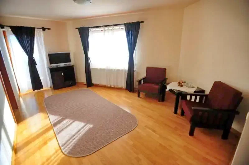 Madarasi Hargita Szállás | Motel (K0067-17) A kép szerzői jogvédelem alatt állhat. Javasolt a kapcsolatfelvétel a jog tulajdonossal.