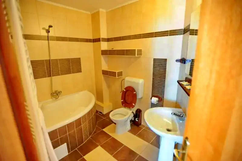 Harghita Madaras Cazare | Motel (K0067-19) Imaginea poate fi supusă drepturilor de autor. Se recomandă contactarea titularului drepturilor.