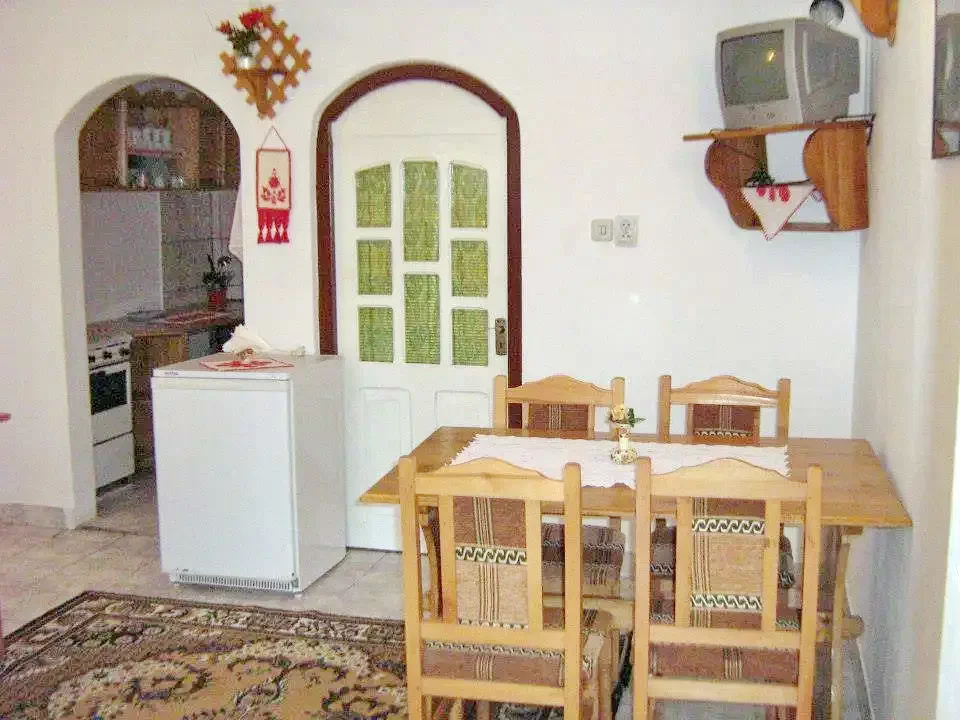 Rimetea Cazare | Casă de oaspeți (K1090-3) Imaginea poate fi supusă drepturilor de autor. Se recomandă contactarea titularului drepturilor.