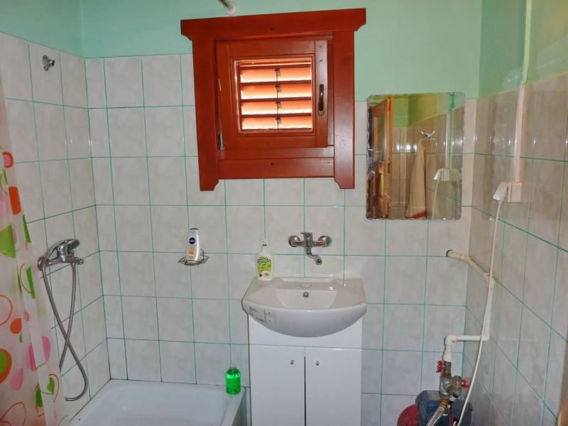 Barajul Zetea Cazare | Cabană (K0199-27) Imaginea poate fi supusă drepturilor de autor. Se recomandă contactarea titularului drepturilor.