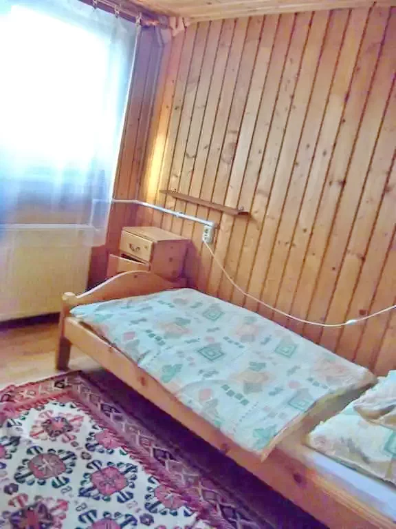 Barajul Zetea Cazare | Cabană (K0343-18) Imaginea poate fi supusă drepturilor de autor. Se recomandă contactarea titularului drepturilor.
