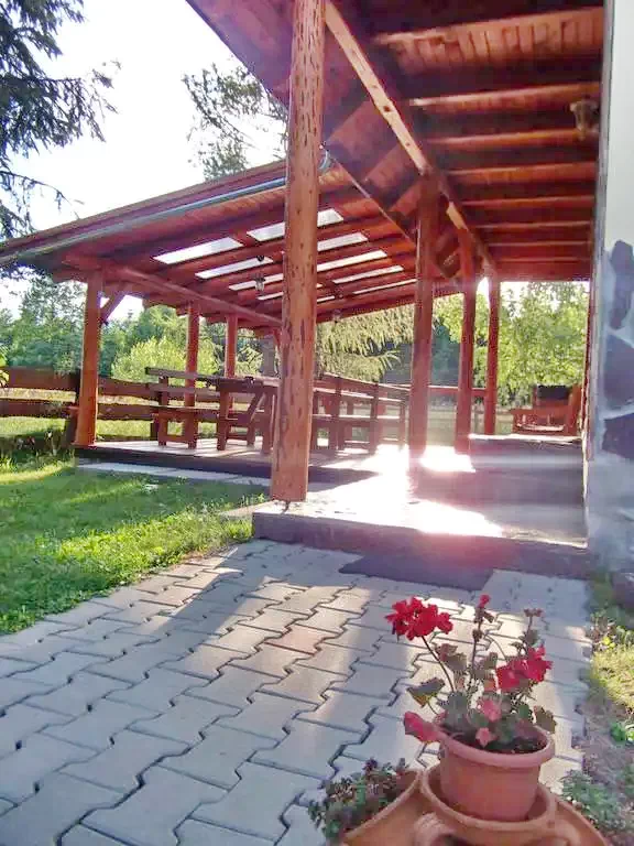 Barajul Zetea Cazare | Cabană (K0343-25) Imaginea poate fi supusă drepturilor de autor. Se recomandă contactarea titularului drepturilor.