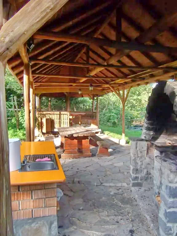 Barajul Zetea Cazare | Cabană (K0343-34) Imaginea poate fi supusă drepturilor de autor. Se recomandă contactarea titularului drepturilor.