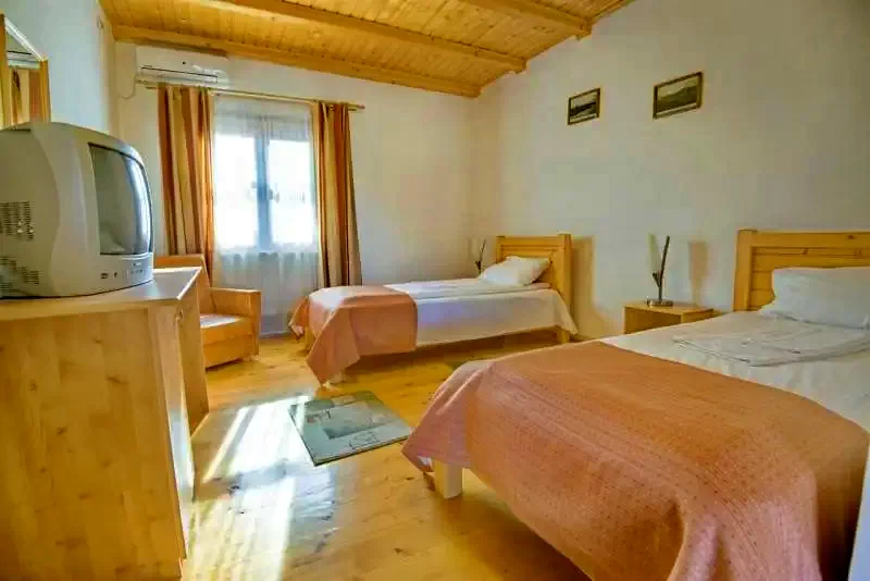 Alba Iulia Cazare | Motel (K1180-11) Imaginea poate fi supusă drepturilor de autor. Se recomandă contactarea titularului drepturilor.