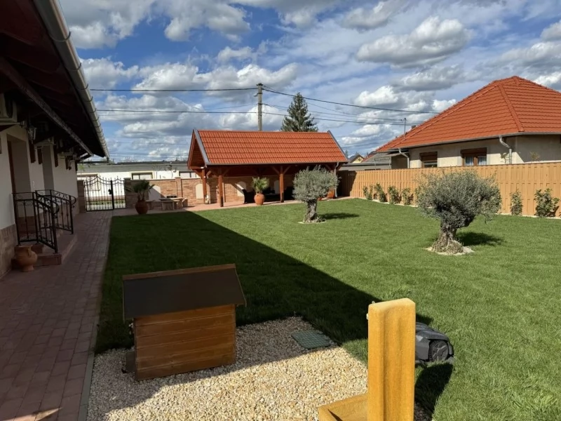 Gyula Szállás | Apartmanház (K1108-18) A kép szerzői jogvédelem alatt állhat. Javasolt a kapcsolatfelvétel a jog tulajdonossal. Gyula Szállás | Apartmanház (K1108-18) A kép szerzői jogvédelem alatt állhat. Javasolt a kapcsolatfelvétel a jog tulajdonossal.