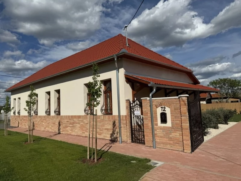 Jula Cazare | Bungalow (K1108-21) Imaginea poate fi supusă drepturilor de autor. Se recomandă contactarea titularului drepturilor.