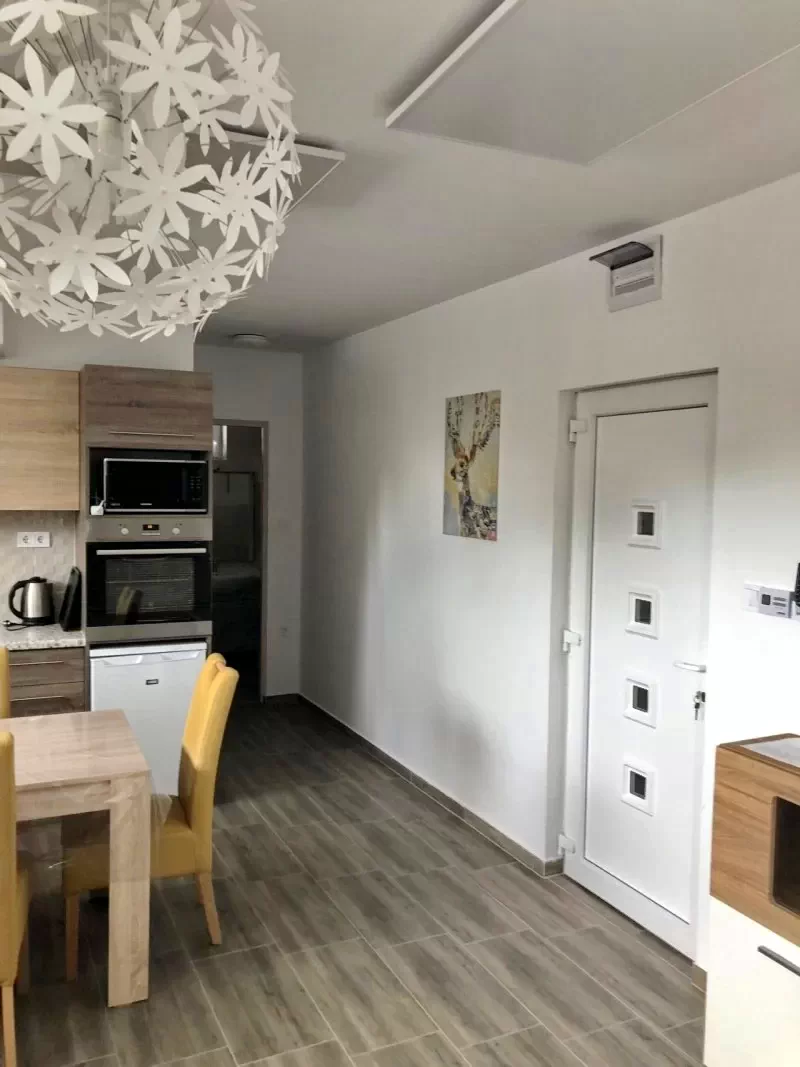  Cazare | Cabană (K0790-14) Imaginea poate fi supusă drepturilor de autor. Se recomandă contactarea titularului drepturilor.