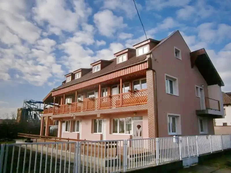 Hajdúszoboszló Cazare | Casă de oaspeți (K0020-31) Imaginea poate fi supusă drepturilor de autor. Se recomandă contactarea titularului drepturilor.