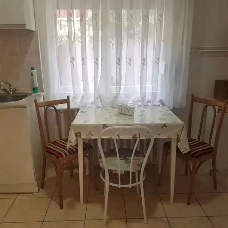  Cazare | Bungalow (K0933-2) Imaginea poate fi supusă drepturilor de autor. Se recomandă contactarea titularului drepturilor.