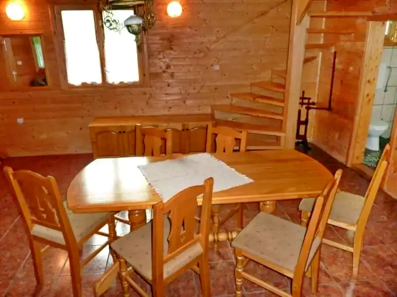 Barajul Zetea Cazare | Cabană (K0389-3) Imaginea poate fi supusă drepturilor de autor. Se recomandă contactarea titularului drepturilor.