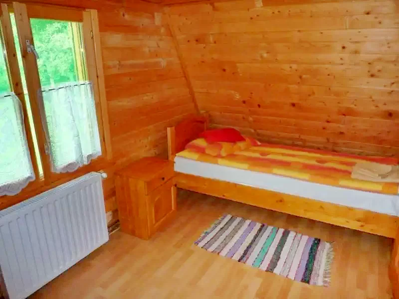 Barajul Zetea Cazare | Cabană (K0389-18) Imaginea poate fi supusă drepturilor de autor. Se recomandă contactarea titularului drepturilor.