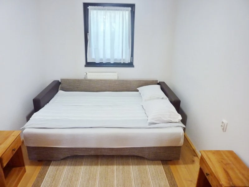 Barajul Zetea Cazare | Cabană (K0564-16) Imaginea poate fi supusă drepturilor de autor. Se recomandă contactarea titularului drepturilor.