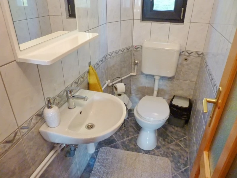 Barajul Zetea Cazare | Cabană (K0564-18) Imaginea poate fi supusă drepturilor de autor. Se recomandă contactarea titularului drepturilor.